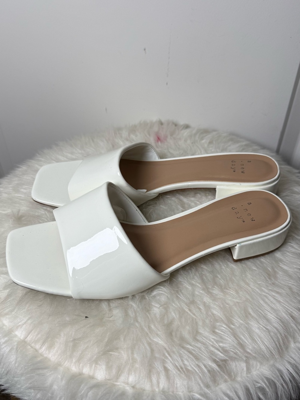 Patent leather mini heels
